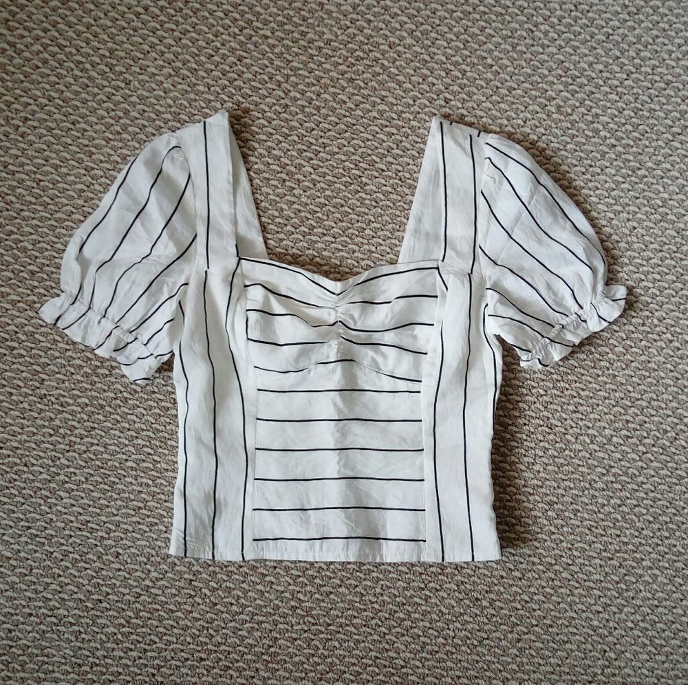 Puff sleeved milkmaid top w/ sweetheart neckline